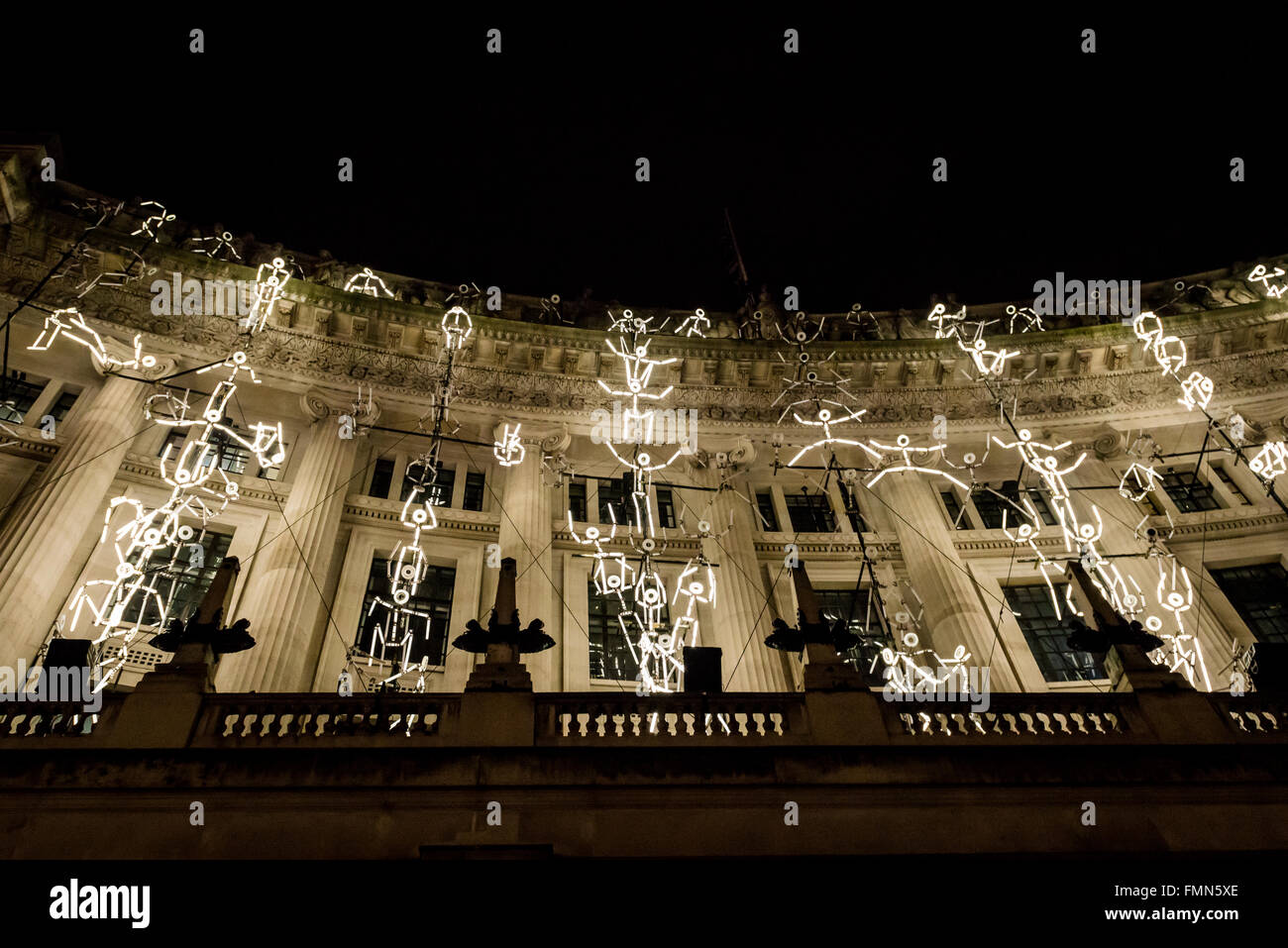 London, Regno Unito - 16 Gennaio 2016: Lumiere Londra Festival 2016, fotogrammi da Groupe giri. Divertimento in movimento stick man show Foto Stock