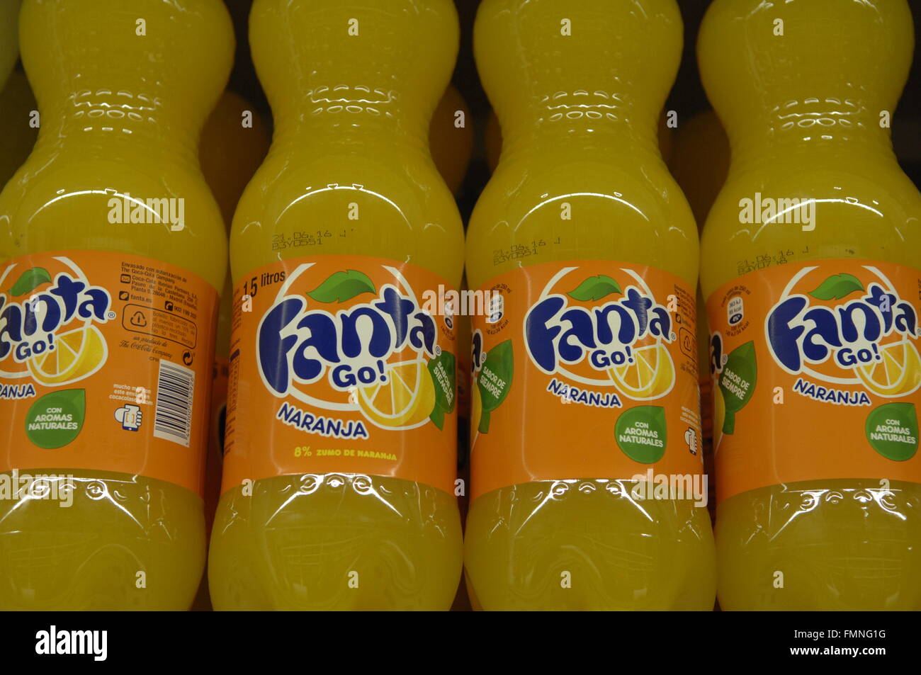 Fanta è un marchio globale di aromatizzati alla frutta Bevande analcoliche gassate creato da The Coca Cola Company Foto Stock