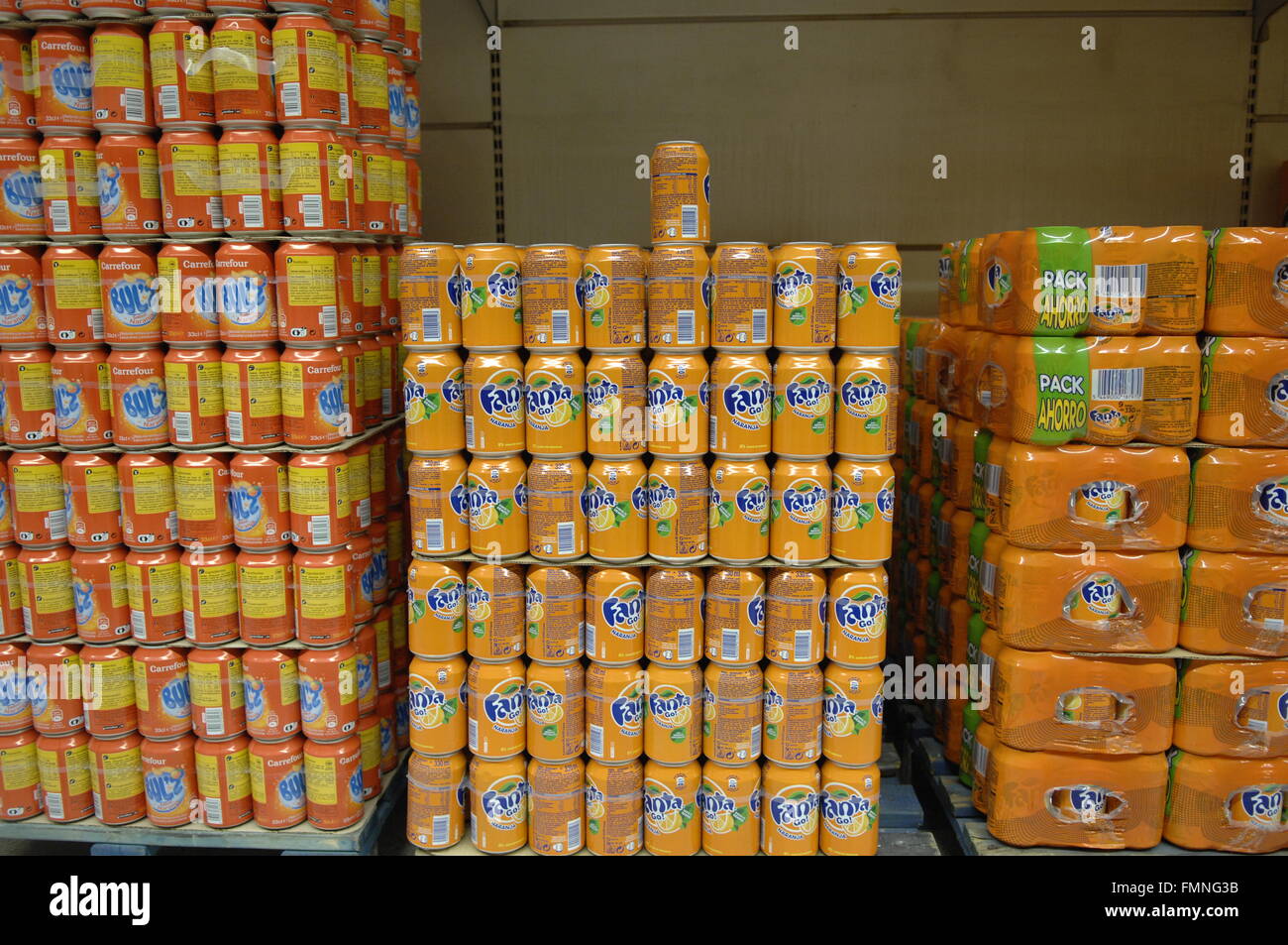 Fanta è un marchio globale di aromatizzati alla frutta Bevande analcoliche gassate creato da The Coca Cola Company Foto Stock