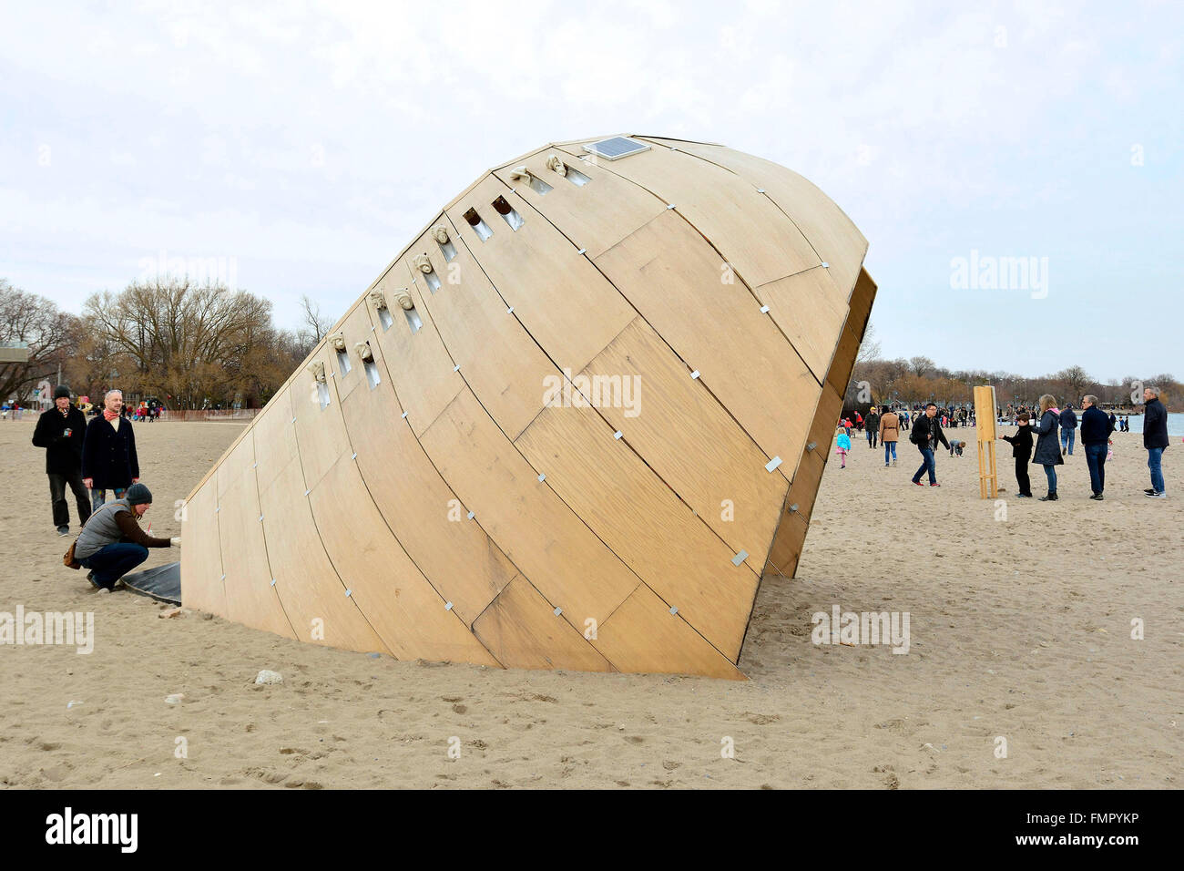 Toronto, Canada. Marzo 12, 2016. Il vapore canoa da OCAD U. sul display come parte del 2016 stazioni invernali concorso di Design a Toronto il 12 marzo 2016. Credito: EXImages/Alamy Live News Foto Stock