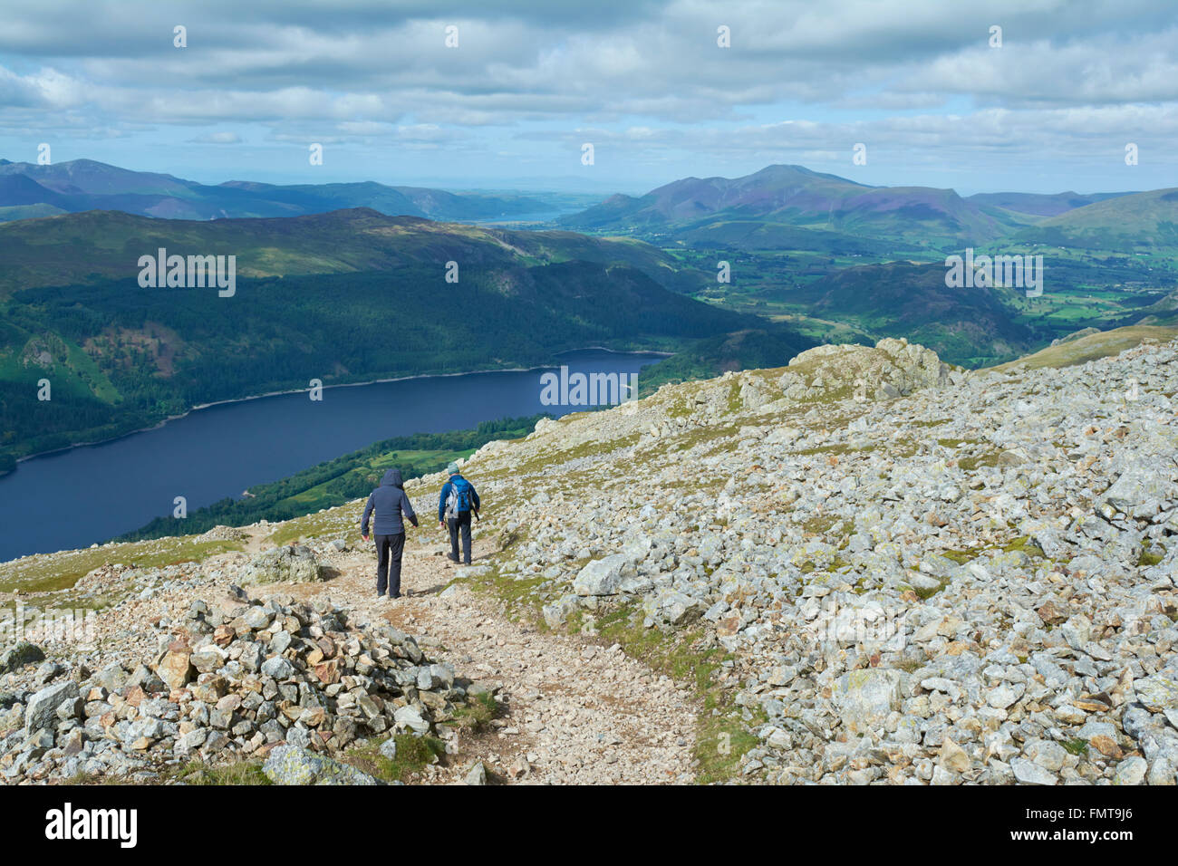 Gli escursionisti sulla rotta al vertice Hellvellyn da Thirlmere - Lake District, England, Regno Unito Foto Stock