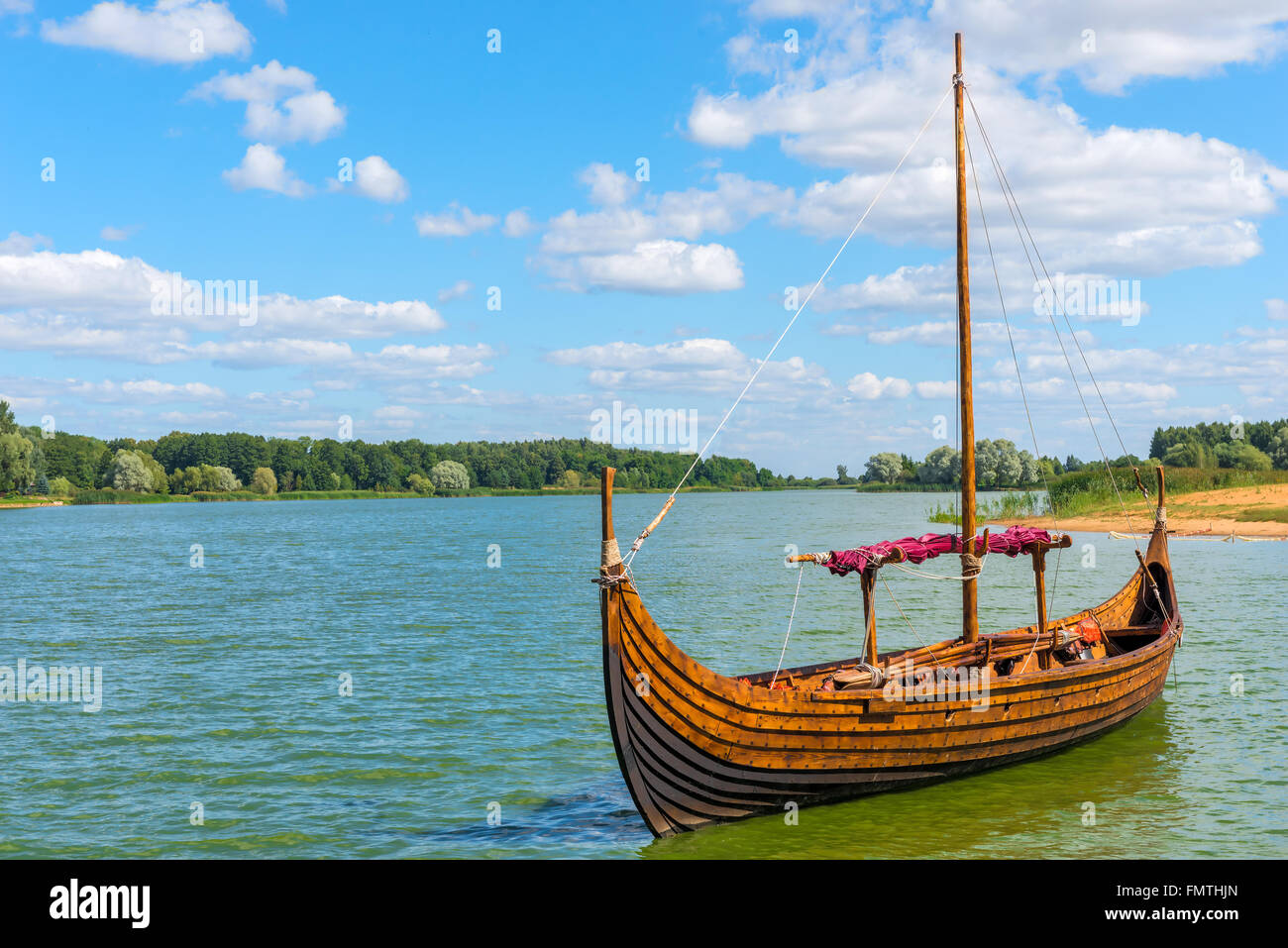 Foto orizzontale nave vichinga sull'acqua Foto Stock
