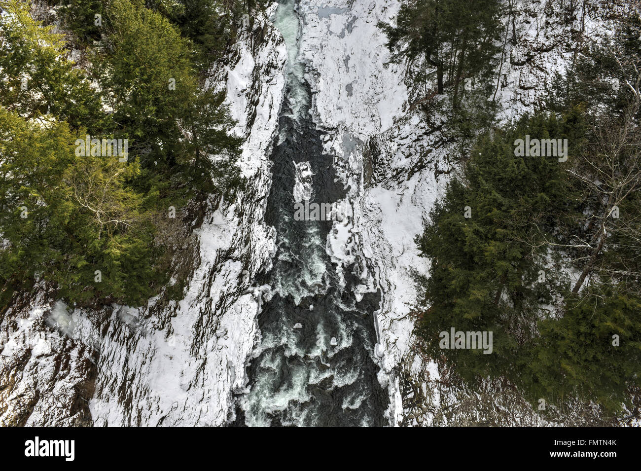 Quechee Gorge e fiume nel Vermont durante l'inverno. Foto Stock