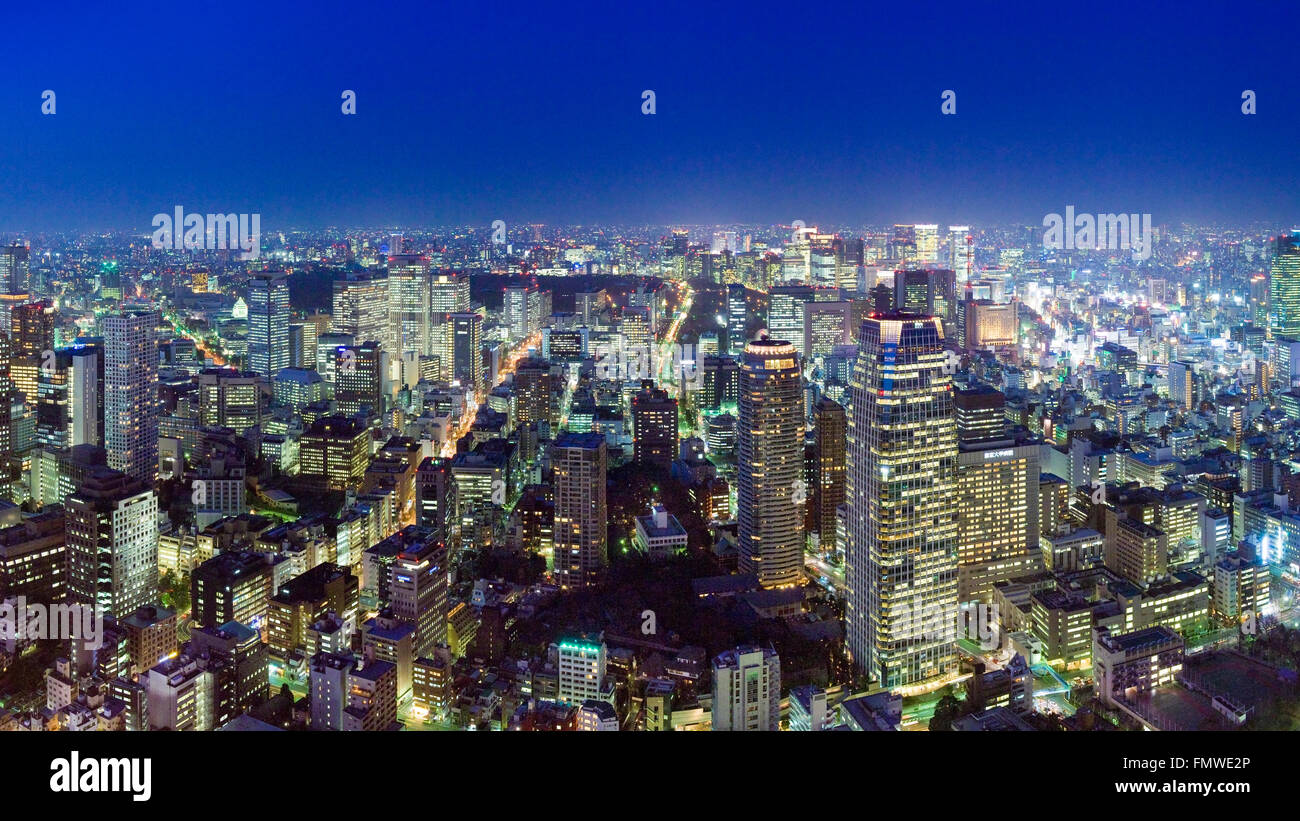 Sera cityscape di nord-est di Tokyo dalla Torre di Tokyo Foto Stock