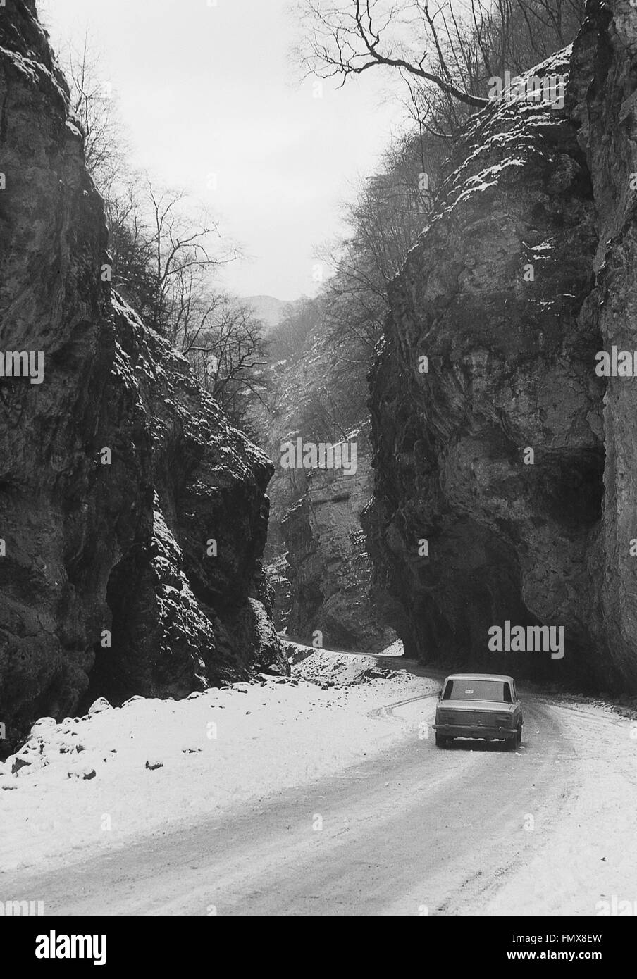 Canyon. chegem cascate. Caucaso del nord. in bianco e nero film di scansione. l'Urss, circa 1989 Foto Stock