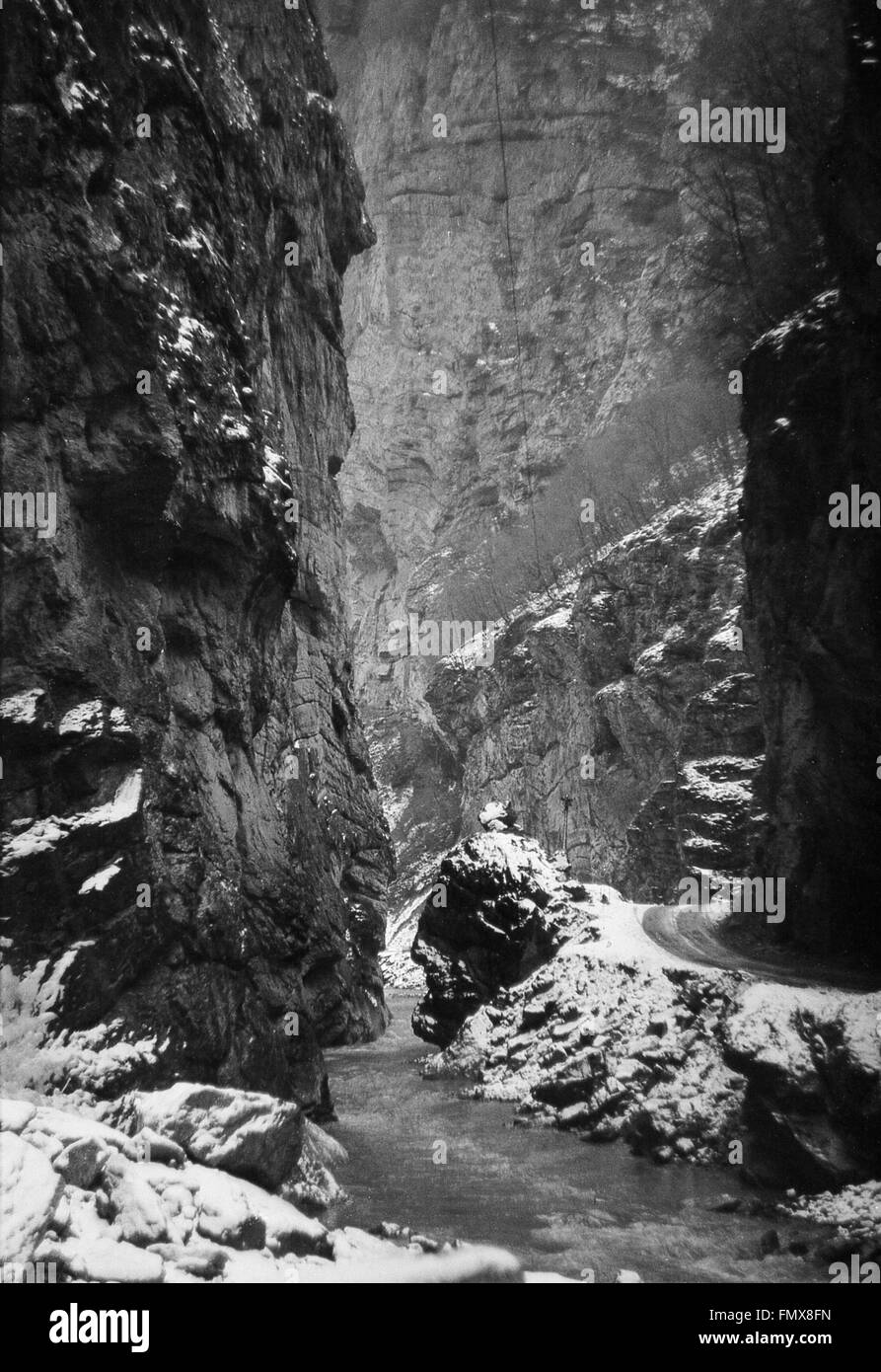 Cascate chegem. Caucaso del nord. in bianco e nero film di scansione. l'Urss, circa 1989 Foto Stock