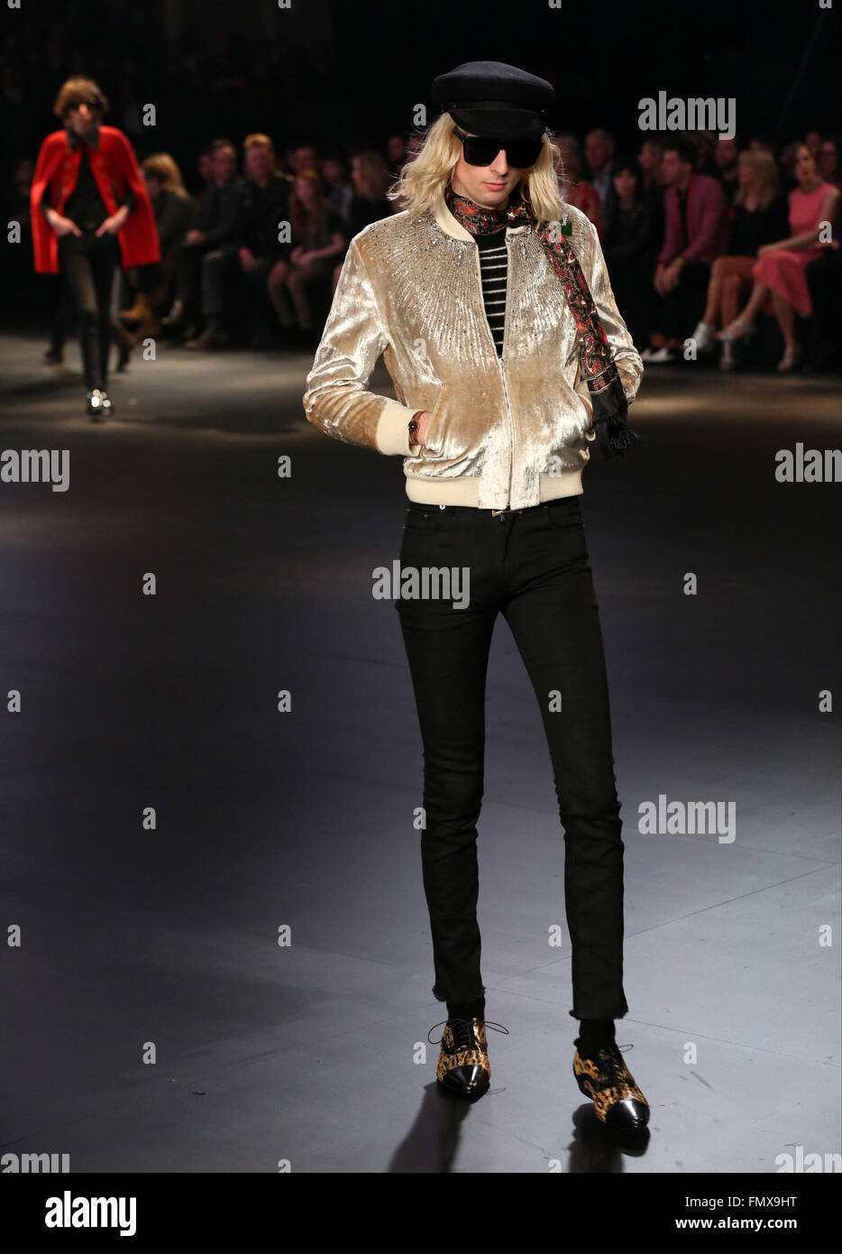 Saint Laurent a Hollywood Palladium - Sfilata di moda con: modello dove:  Los Angeles, California, Stati Uniti quando: 10 Feb 2016 Foto stock - Alamy