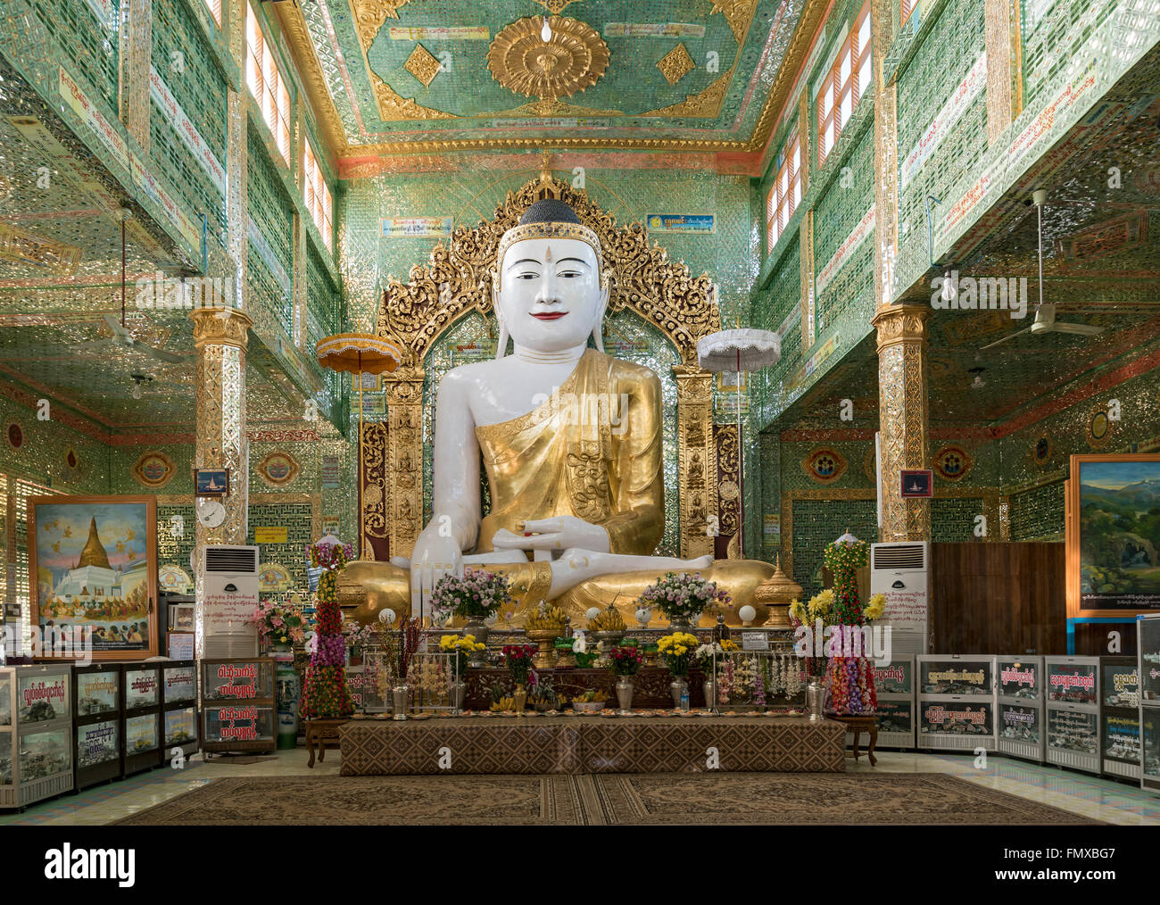 Immagine del Buddha a presto U Ponya Shin Pagoda, Sagaing collina vicino a Mandalay, Birmania (Myanmar) Foto Stock