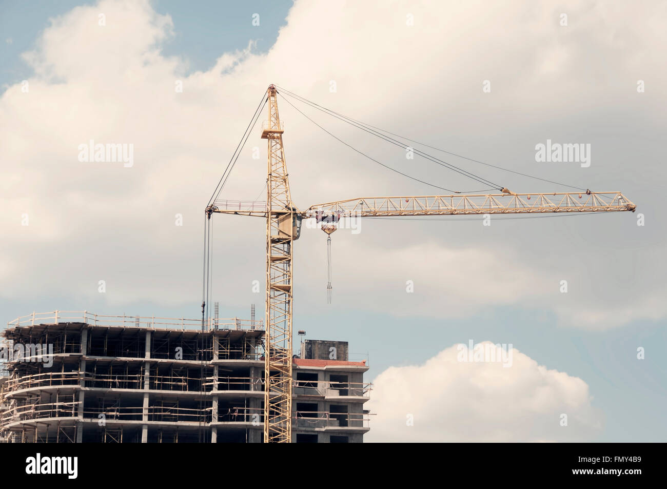 Lo sviluppo urbano e la costruzione. Foto tonica in stile vintage Foto Stock