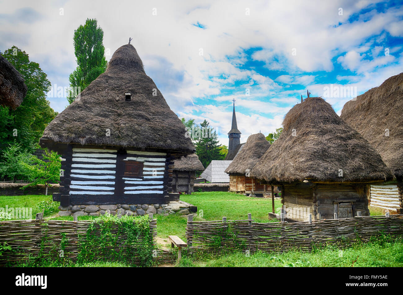 Le vecchie case,museo village,Bucarest, Romania,l'Europa,immagine HDR Foto Stock