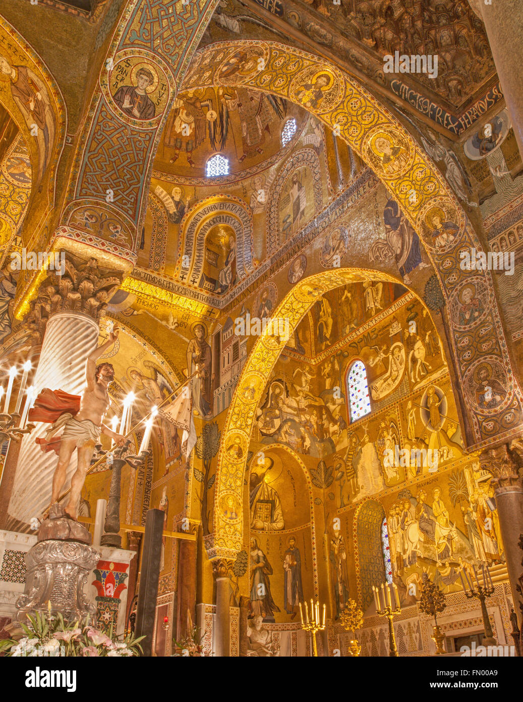 PALERMO, Italia - aprile, 2013: mosaico della Cappella Palatina - Cappella Palatina nel Palazzo dei Normanni in stile di architettura bizantina Foto Stock