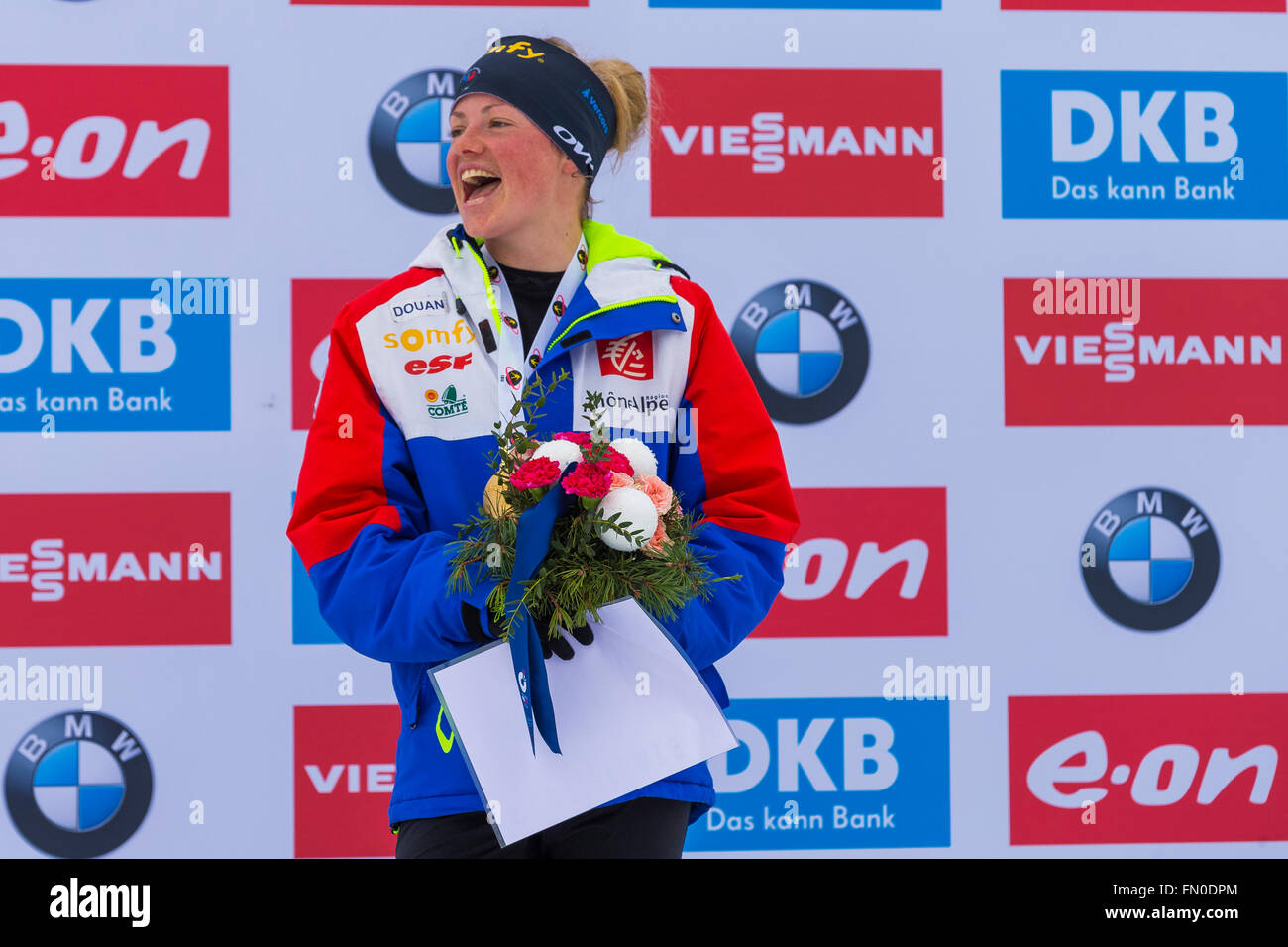 Holmenkollen, Oslo, Norvegia. 13 Mar, 2016. Biathlon IBU Campionati del mondo . Marie Dorin Habert della Francia (medaglia d'oro) al podio premiazione durante la IBU Campionati del Mondo di Biathlon. Credito: Azione Sport Plus/Alamy Live News Foto Stock