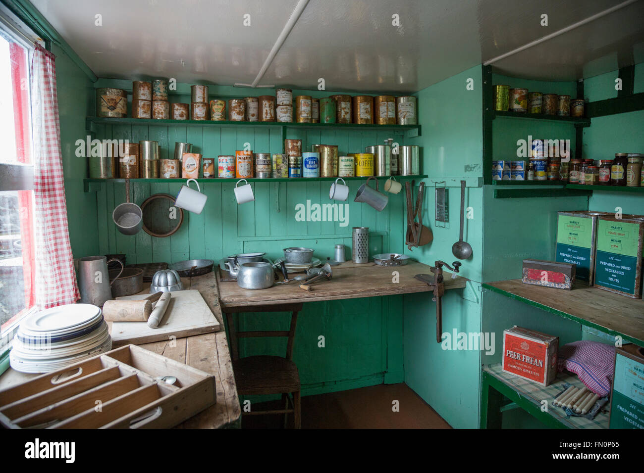 L'Antartide, penisola antartica, Port Lockroy, interno della vecchia base britannica Foto Stock