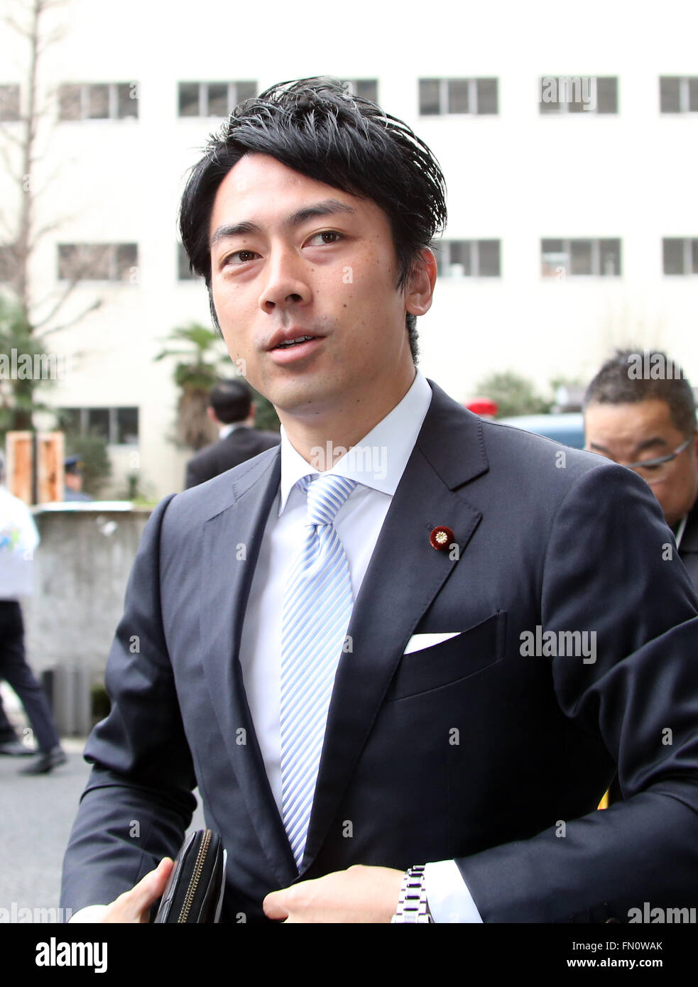 Tokyo, Giappone. Xii Mar, 2016. Sentenza giapponese Partito liberale democratico (LDP) legislatore Shinjiro Koizumi arriva presso il LDP sede a Tokyo per la promozione di Fukushima in agricoltura prodotti, un giorno prima della 83th LDP convenzione partito sabato, 12 marzo 2016. © Yoshio Tsunoda/AFLO/Alamy Live News Foto Stock