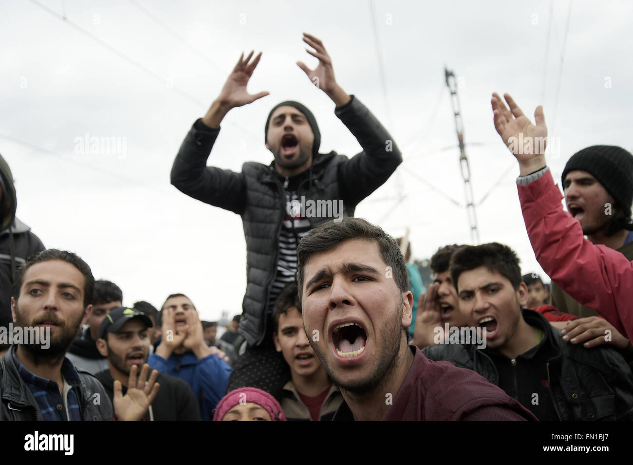 Idonemi, Grecia. Xii Mar, 2016. Grecia/Macedonia confine Idomeni/Gevgelija 12 marzo 2016.migliaia di migranti sono bloccati con la chiusura del confine tra la Grecia e la Macedonia 10.000 persone sono ora sul confine, in condizioni disperate © Danilo Balducci/ZUMA filo/Alamy Live News Foto Stock