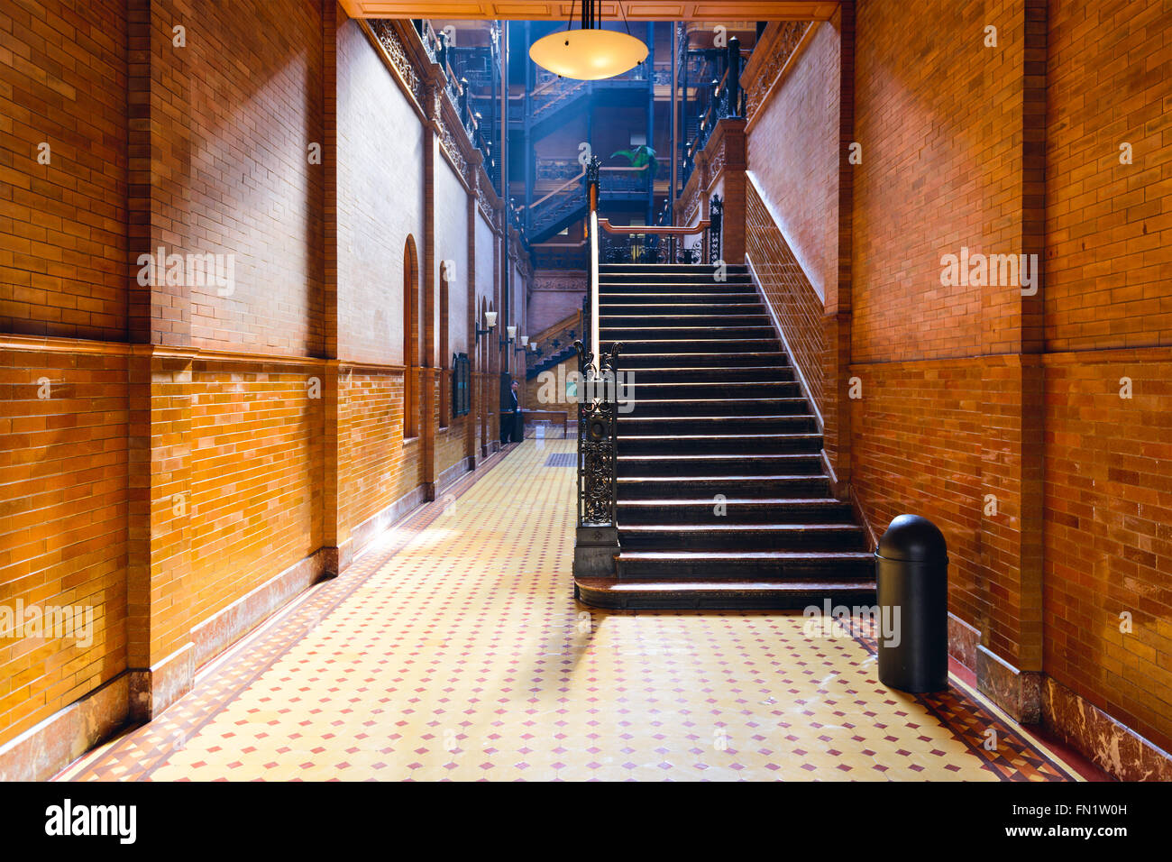 Il Bradbury Building uscio in Los Angeles, California, USA. Foto Stock