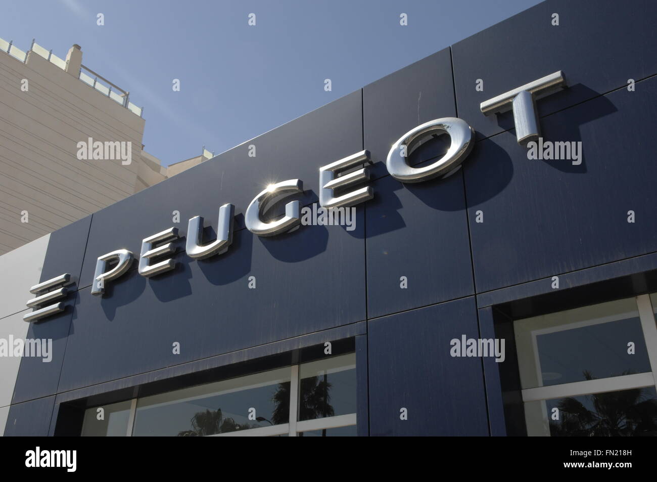 Peugeot auto Showroom segno,Malaga Spagna Foto Stock