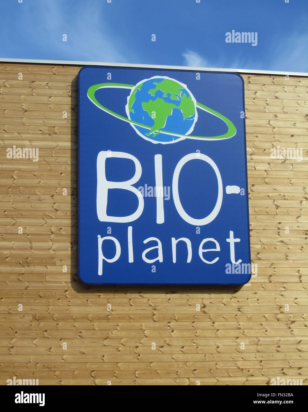 AALST, Belgio, 16 giugno 2015: il Logo del nuovo supermercato organico "Bio Planet' che fa parte del gruppo Colruyt. Foto Stock