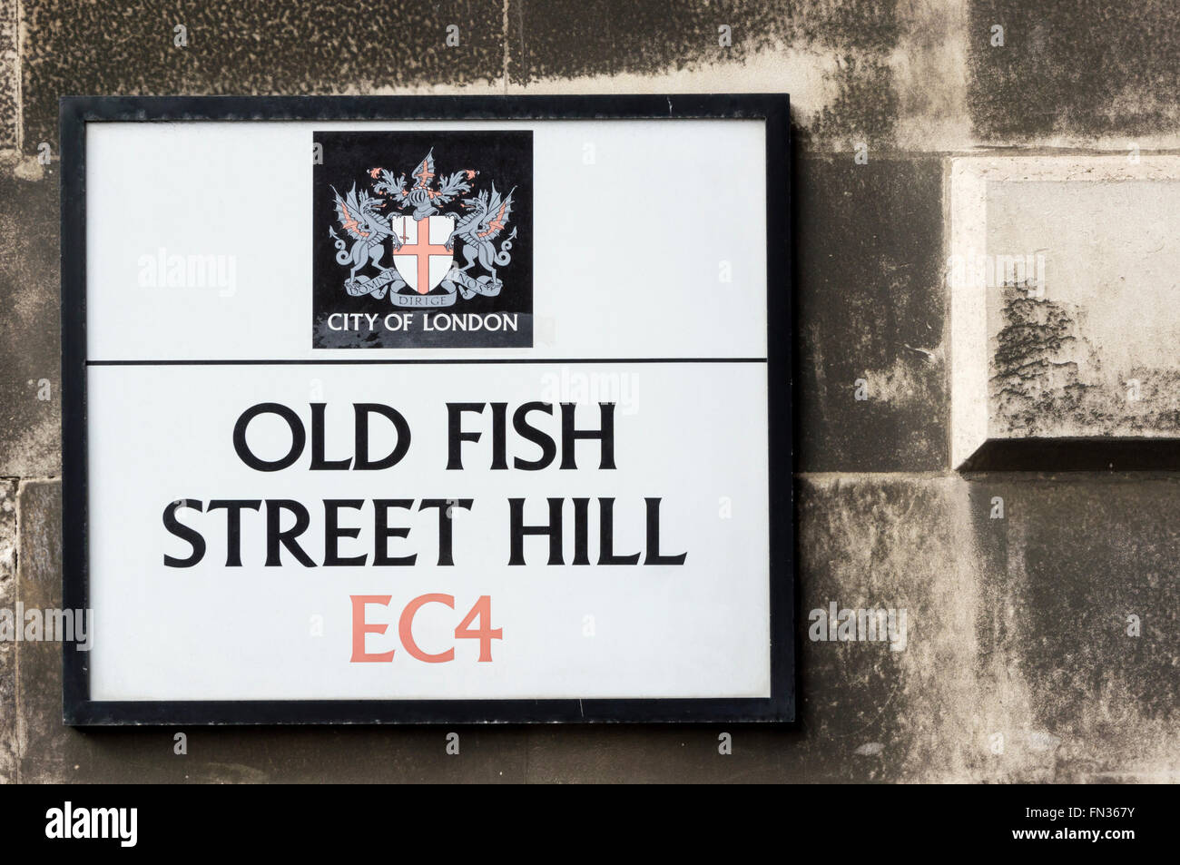 Il nome della strada segno per la vecchia strada di pesce Hill nella città di Londra. Foto Stock