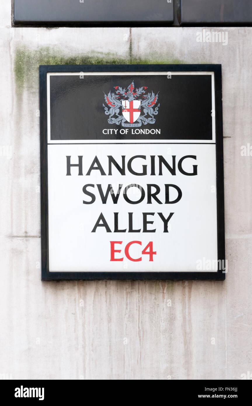Il nome della strada segno per appendere il vicolo di spada nella città di Londra. Foto Stock
