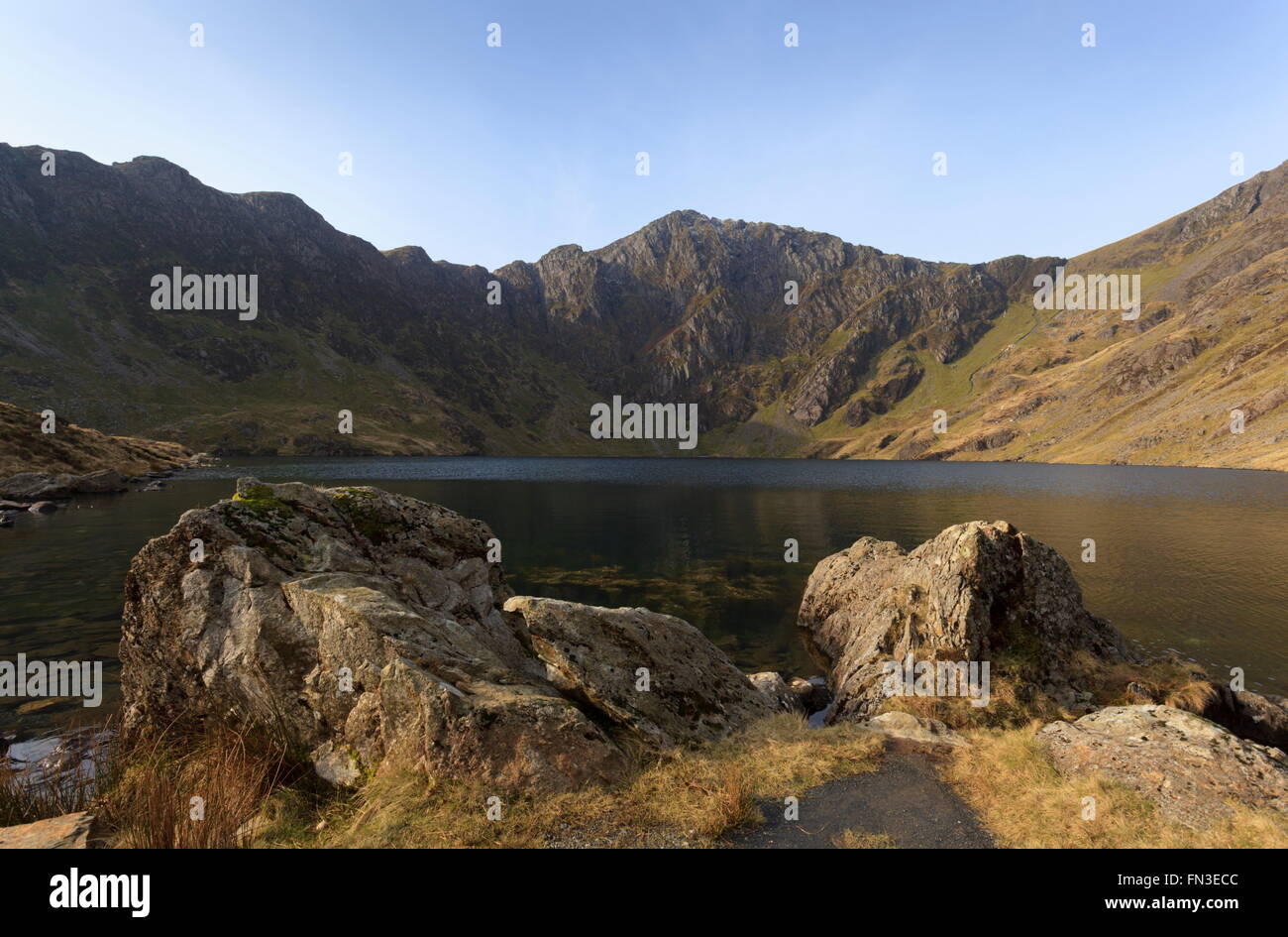 Una vista di Craig Cau dal litorale di Llyn Cau, Cadair Idris Foto Stock