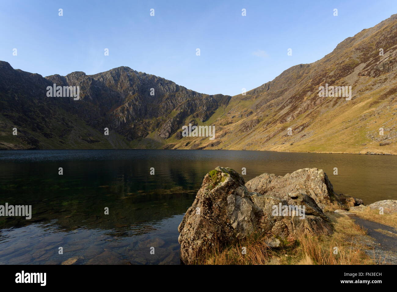 Una vista di Craig Cau dal litorale di Llyn Cau, Cadair Idris Foto Stock