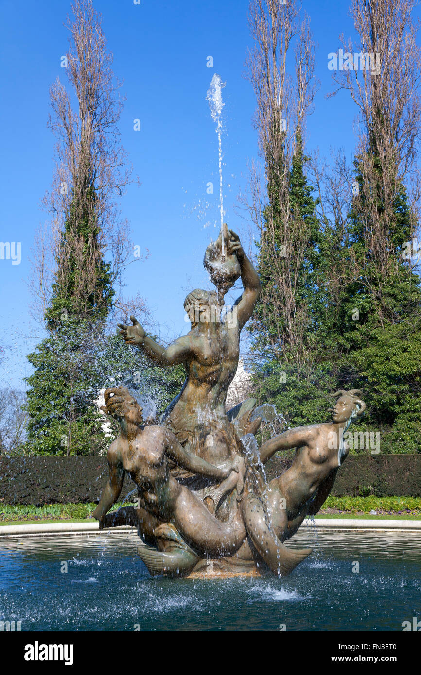 Fontana del Tritone in Regent's Park, London, Regno Unito Foto Stock