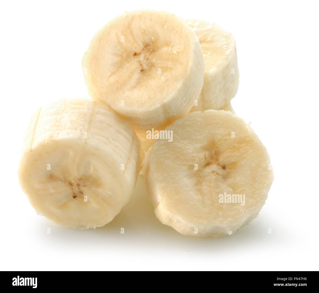 Fette di banana isolato su uno sfondo bianco. Foto Stock