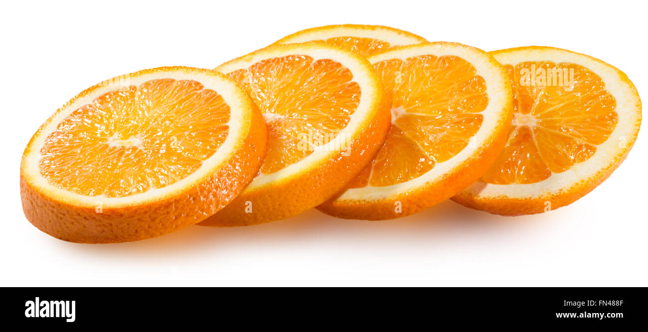 Fettine di arancia isolato su uno sfondo bianco. Foto Stock
