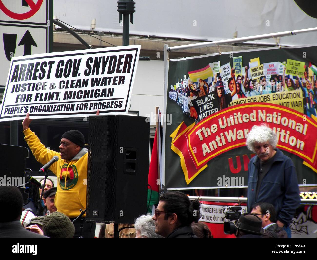 La città di New York, 14 marzo, 2016. Giorno di pace e di solidarietà al Rally di 34th Street Herald Square, seguita da un mese di marzo alle Nazioni Unite a New York City. Credito: Mark Apollo/Alamy Live News Foto Stock