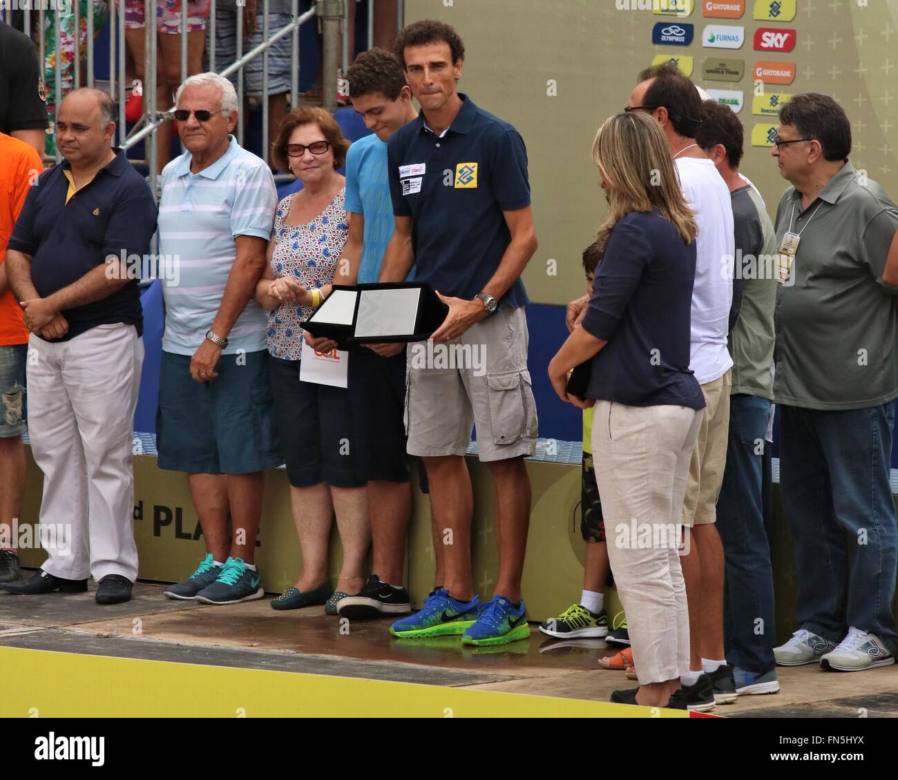 Rio de Janeiro, Brasile, 13 marzo, 2016. Rio Grand Slam 2016. Onore della cerimonia di Emanuel Rego (BRA), uno di maggior successo del mondo i giocatori di beach volley, come ha annunciato il suo ritiro dopo questo torneo. Credito: Maria Adelaide Silva/Alamy Live News Foto Stock