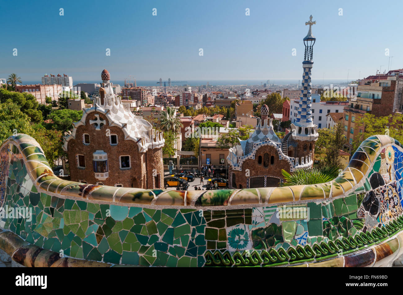 Barcellona, Spagna - Ott 11 20011: vista in elevazione dell'entrata principale del Parc Guell, Antonio Gaudi capolavoro architettonico. Foto Stock