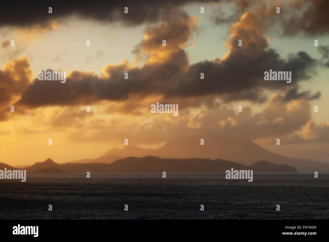 Sunrise su St Kitts e Nevis nei Caraibi Foto Stock