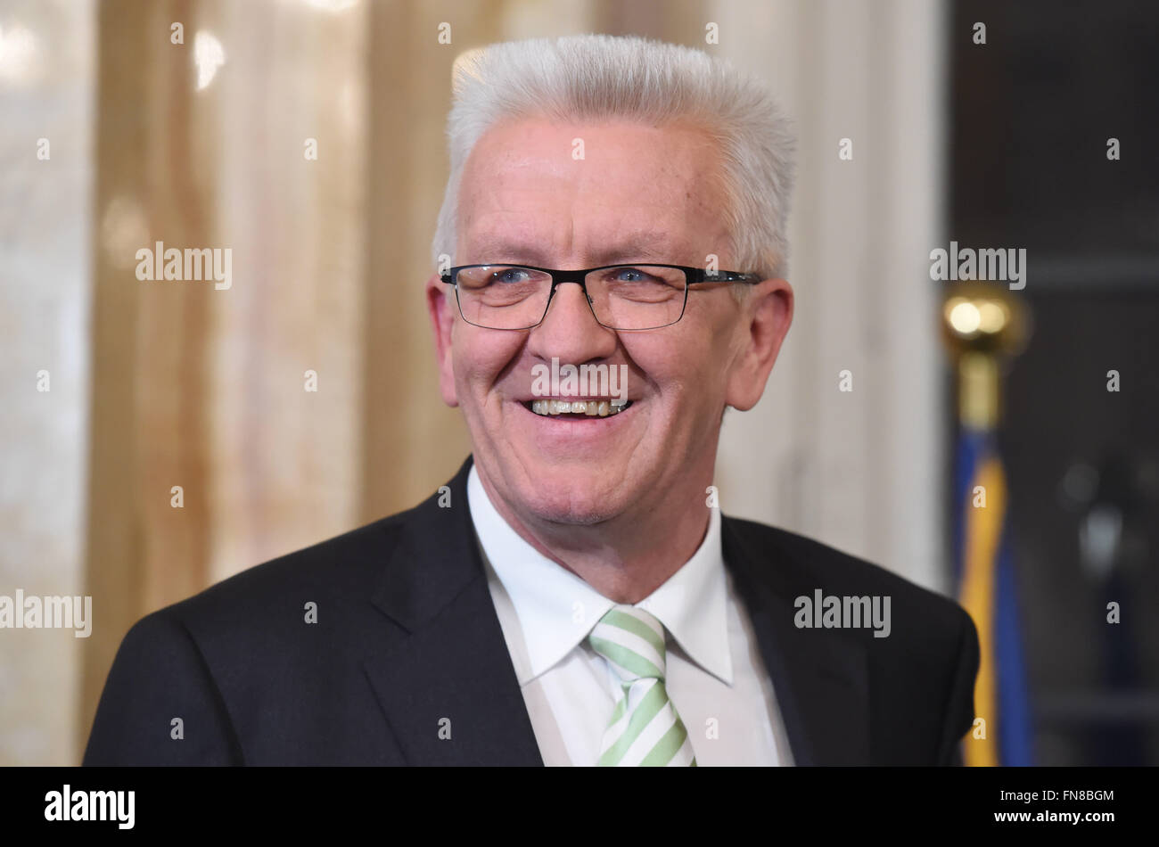 Stuttgart, Germania. 13 Mar, 2016. Il primo ministro del Land del Baden-Wuerttemberg, Winfried Kretschmann, smiels a Stoccarda, Germania, 13 marzo 2016. Foto: Uli Deck/dpa/Alamy Live News Foto Stock