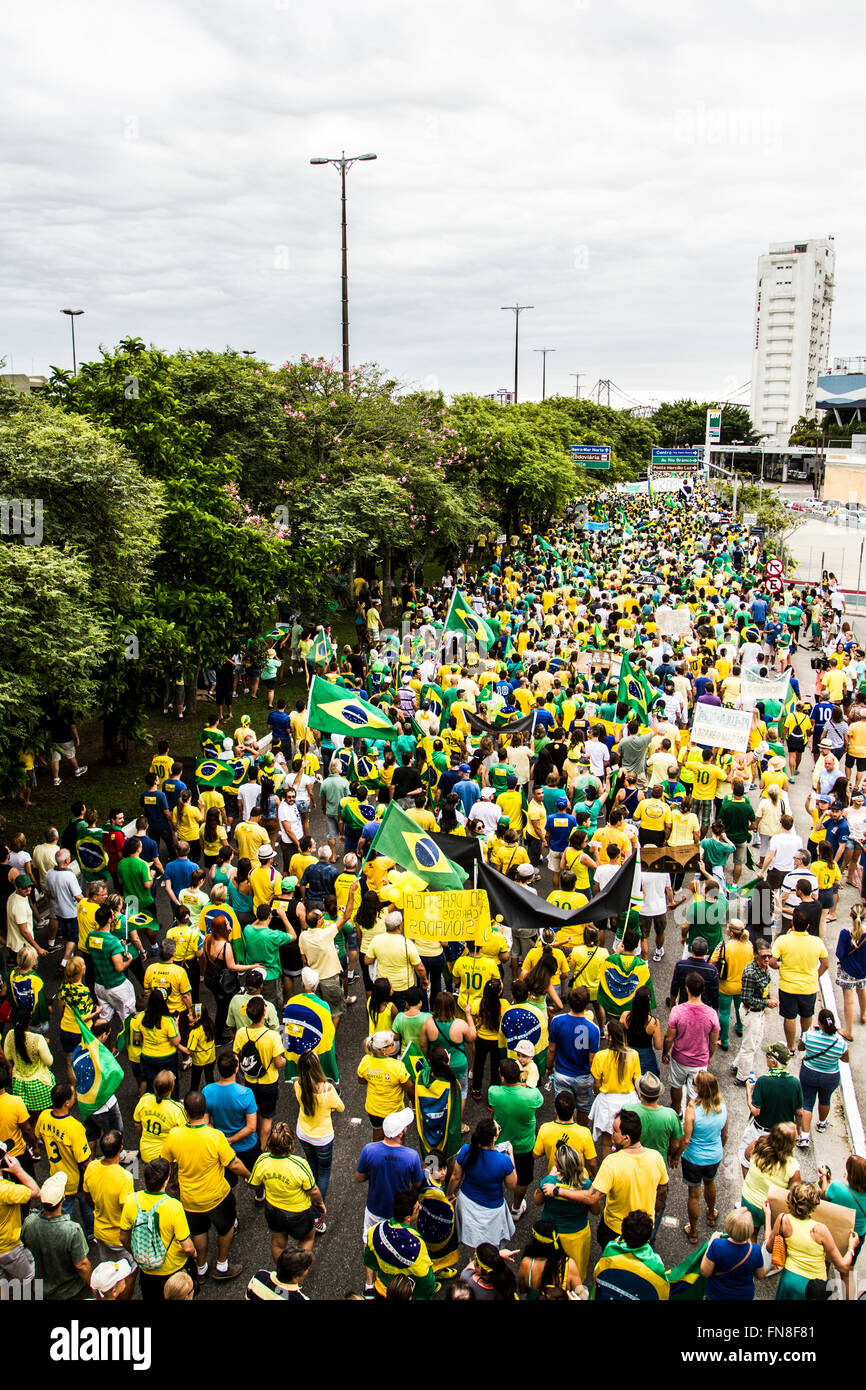 Manifestazione per l impeachment del presidente Dilma Rousseff il 13 marzo 2016. Florianopolis, Santa Catarina, Brasile. Foto Stock