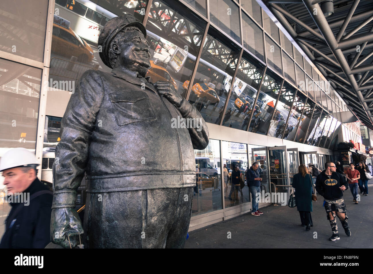 Ralph Kramden statua, Port Authority Bus Terminal, NYC Foto Stock