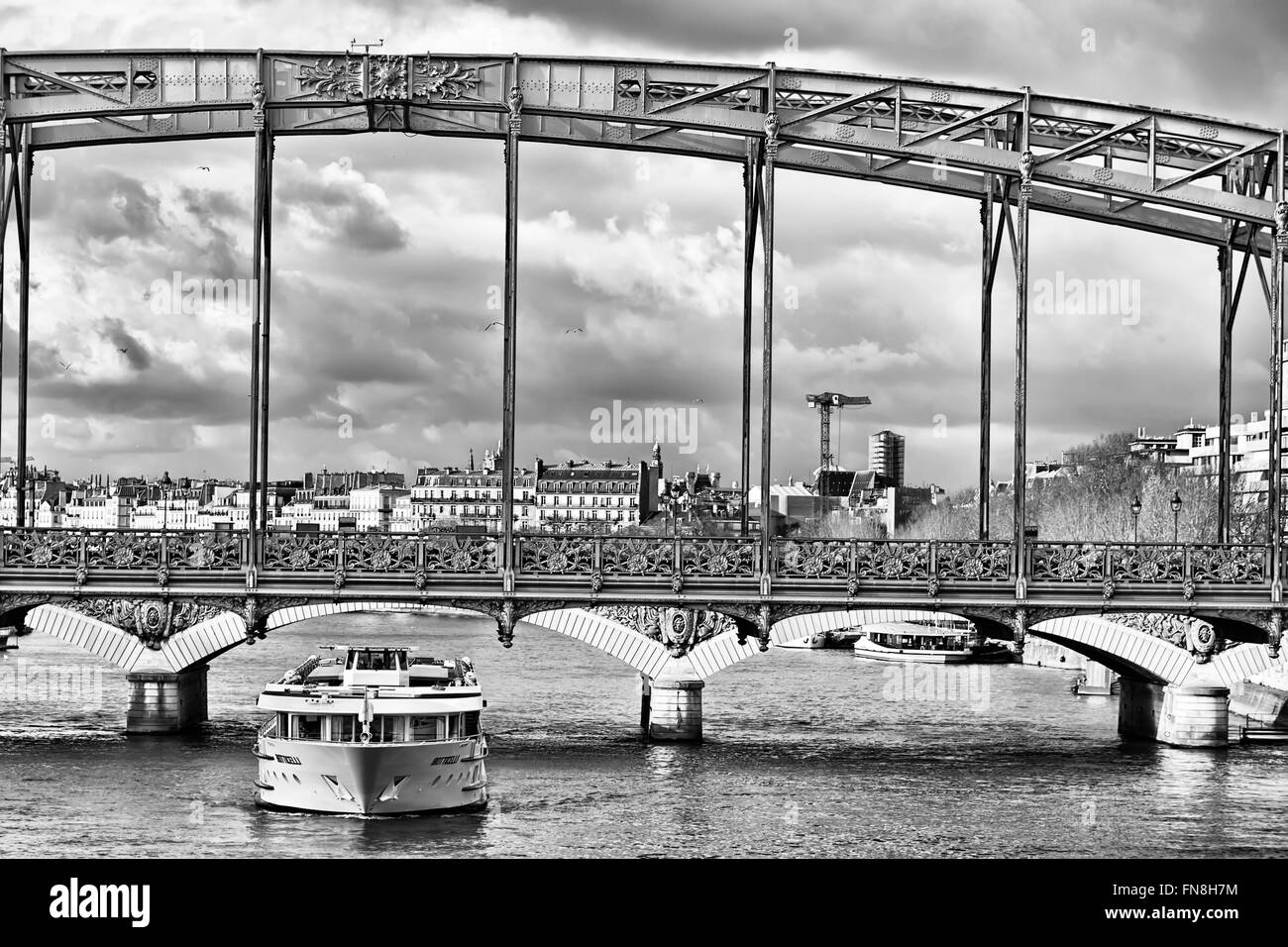 Il Charles de Gaulle ponte in Parigi Francia Foto Stock