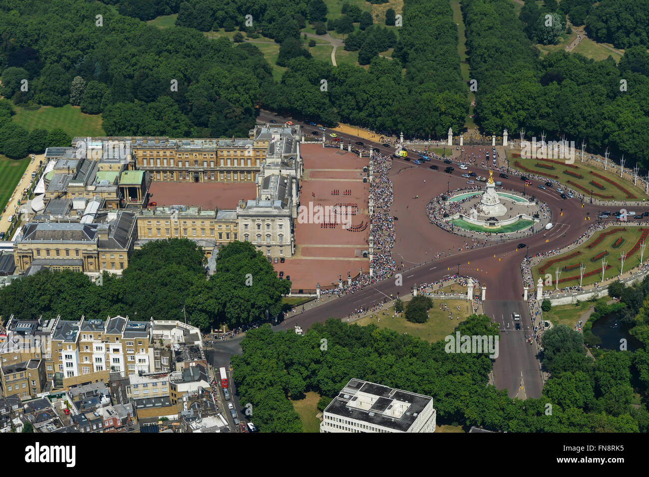 Una veduta aerea di Buckingham Palace durante il cambio della guardia Foto Stock