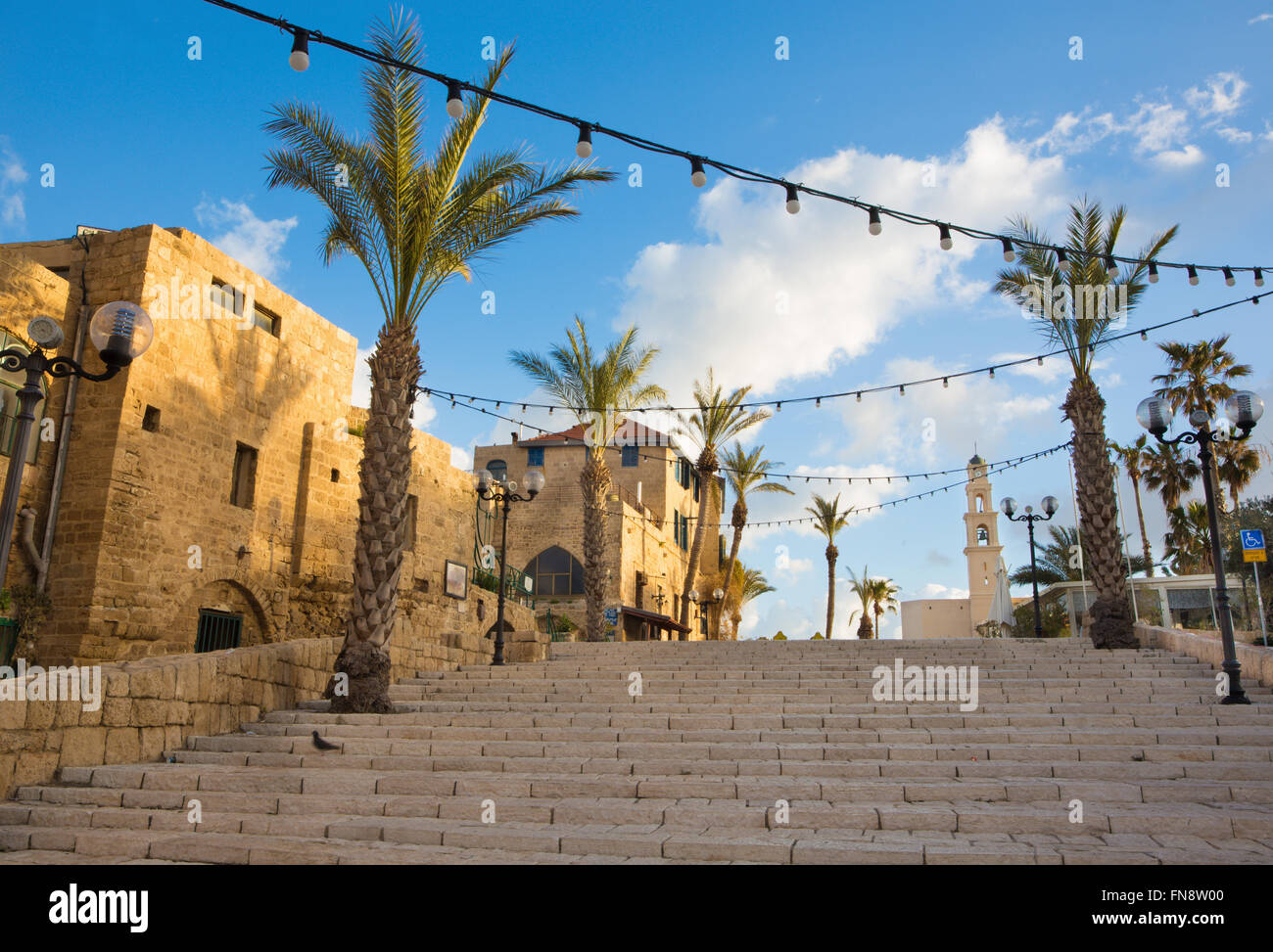 TEL AVIV, Israele - 2 Marzo 2015: la st. Pietro nella vecchia Jaffa su Kedumim Square. Foto Stock