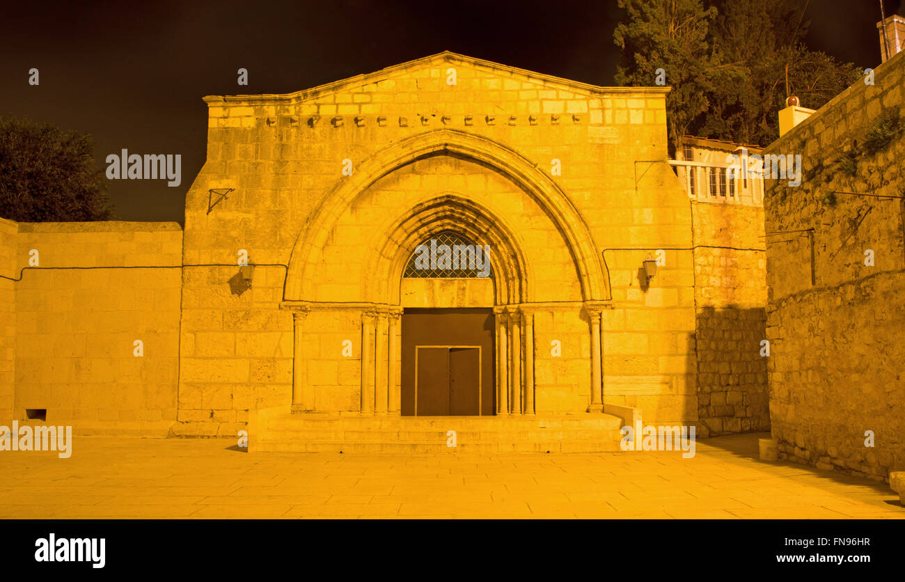 Gerusalemme - La chiesa ortodossa Tomba della Vergine Maria sotto il monte degli Ulivi di notte. Foto Stock