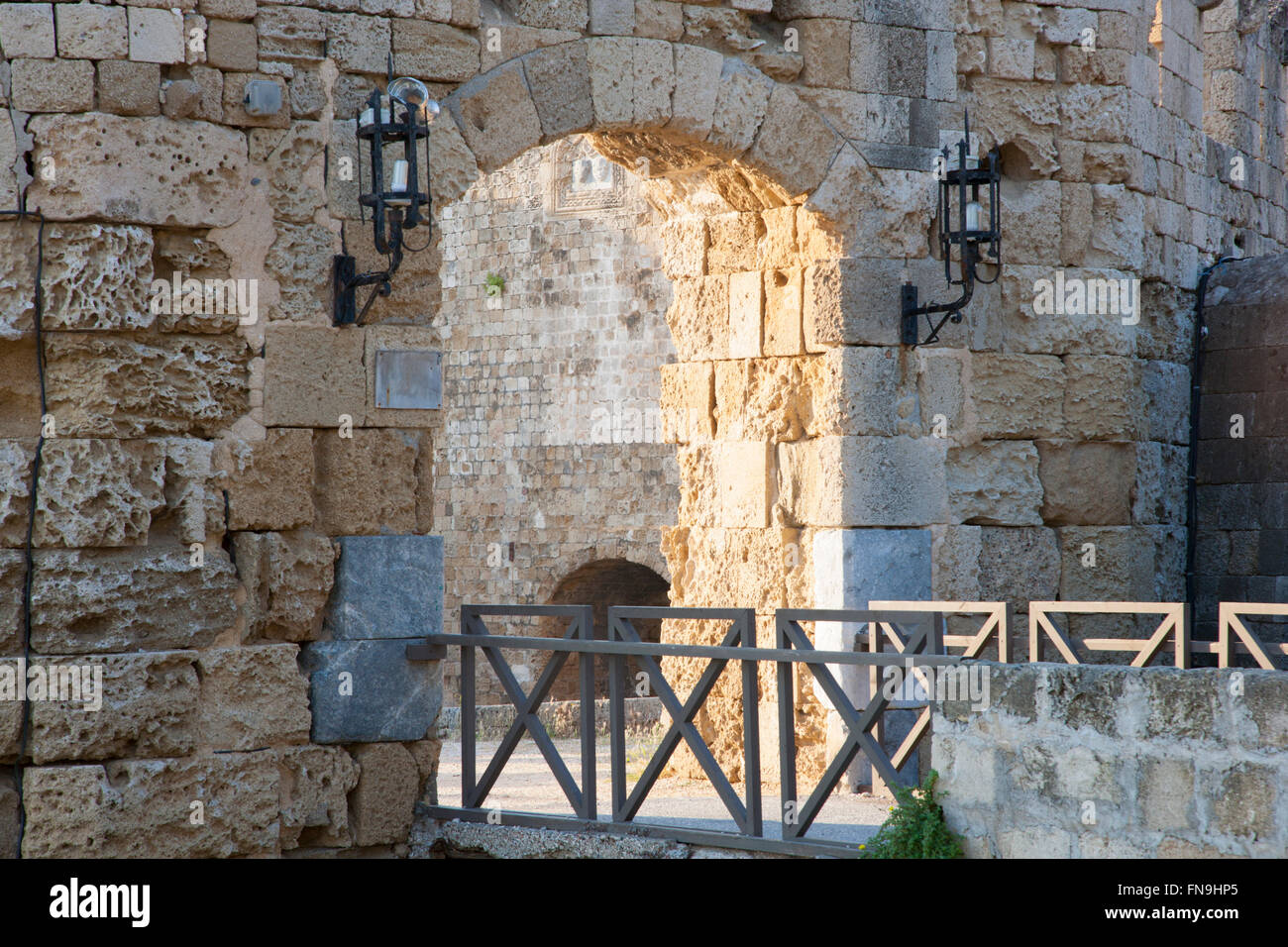 La città di Rodi, rodi, Egeo Meridionale, Grecia. Cancello di ingresso nelle mura della città. Foto Stock