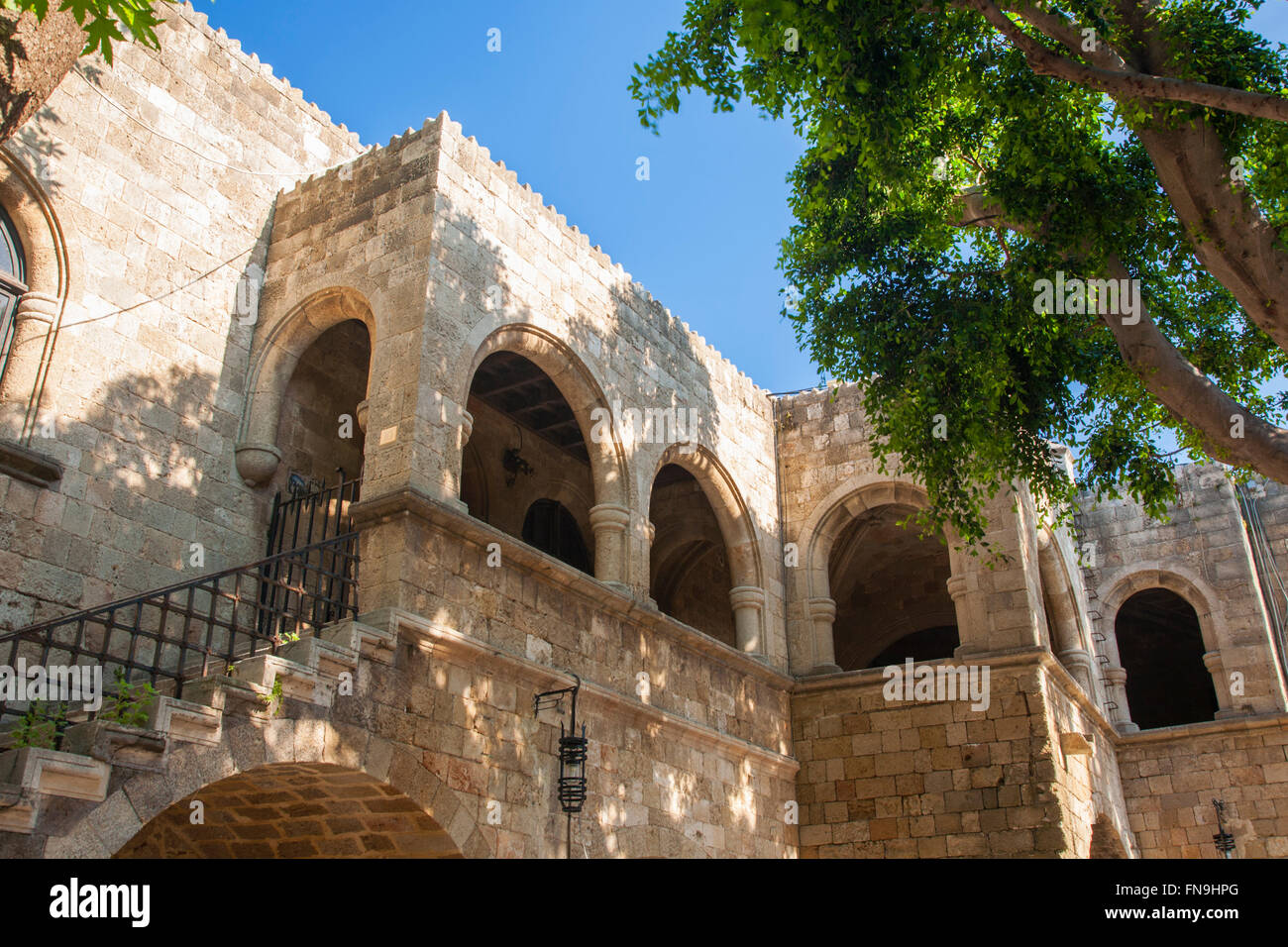 La città di Rodi, rodi, Egeo Meridionale, Grecia. La facciata superiore della Locanda dei Cavalieri di Auvergne. Foto Stock