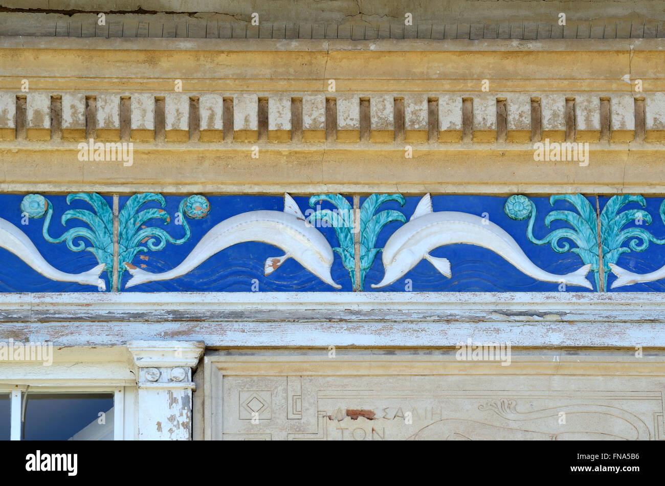 Dolphin piastrelle facciata del XIX secolo c Château Beaupin Marsiglia Francia Foto Stock