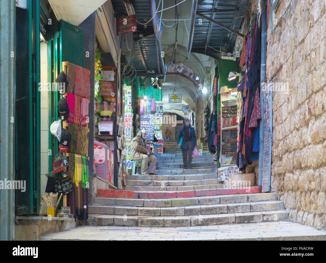 Gerusalemme, Israele - 4 Marzo 2015: Il Market street nella città vecchia in piena attività. Foto Stock