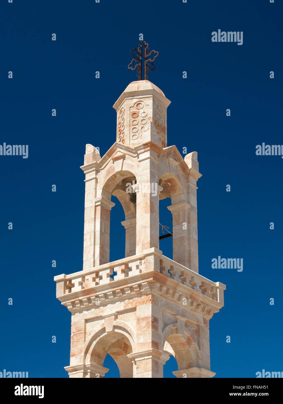 Asklipio, Rodi, Egeo Meridionale, Grecia. Campanile della chiesa bizantina di Kimisis Theotokou. Foto Stock