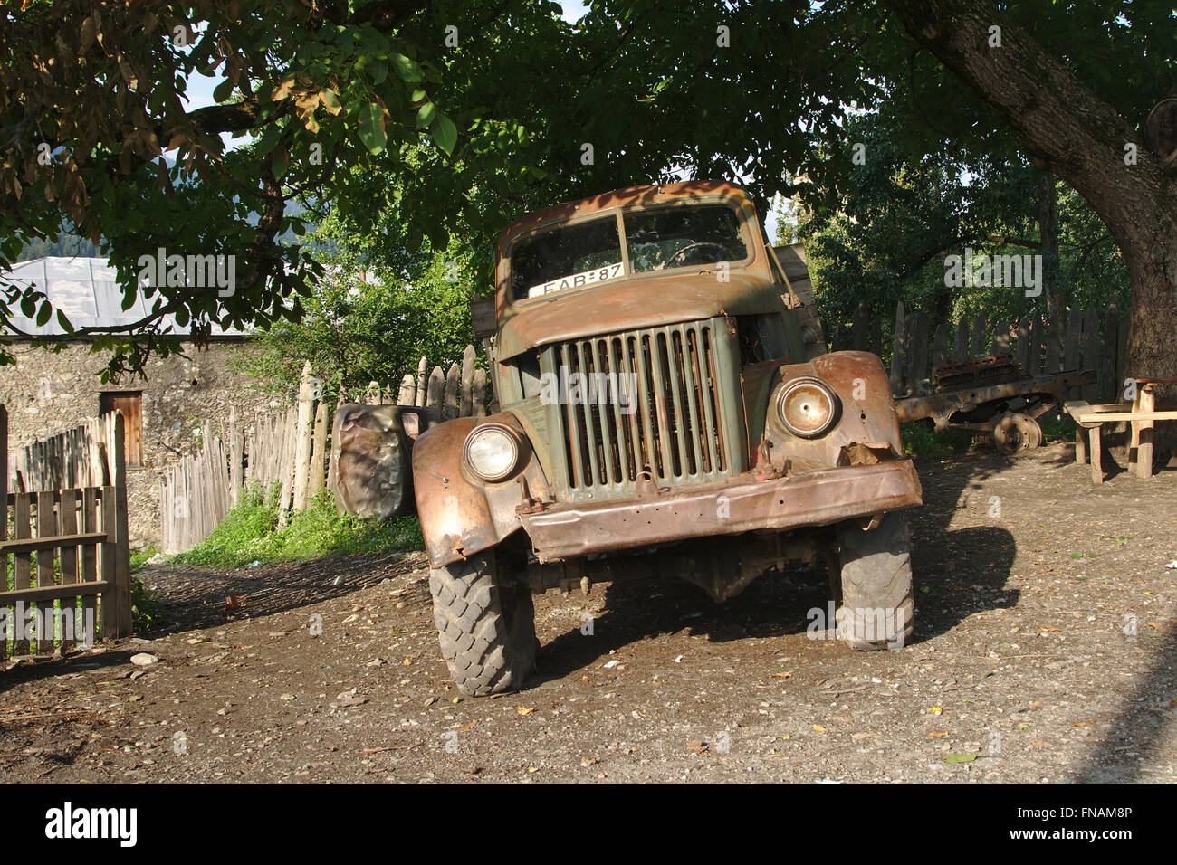 Vecchio carrello sovietica in Mestia, Svaneti superiore, Georgia Foto Stock
