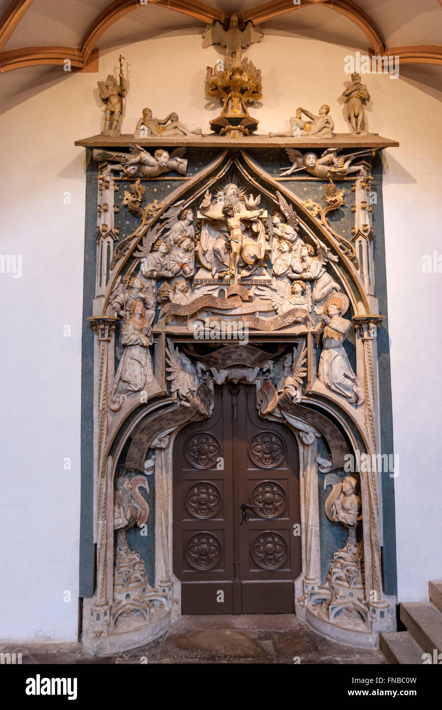 Porta con sculture scolpite nella Chiesa di Sant'Anna, Annaberg-Buchholz, Bassa Sassonia, Germania Foto Stock
