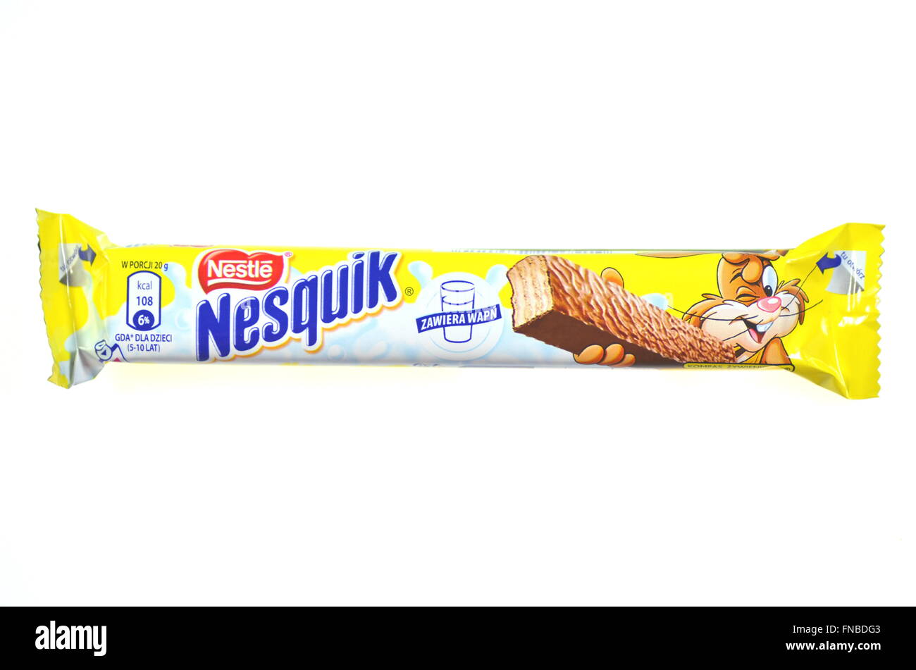 Nesquik barra di cioccolato isolato su sfondo bianco. Foto Stock