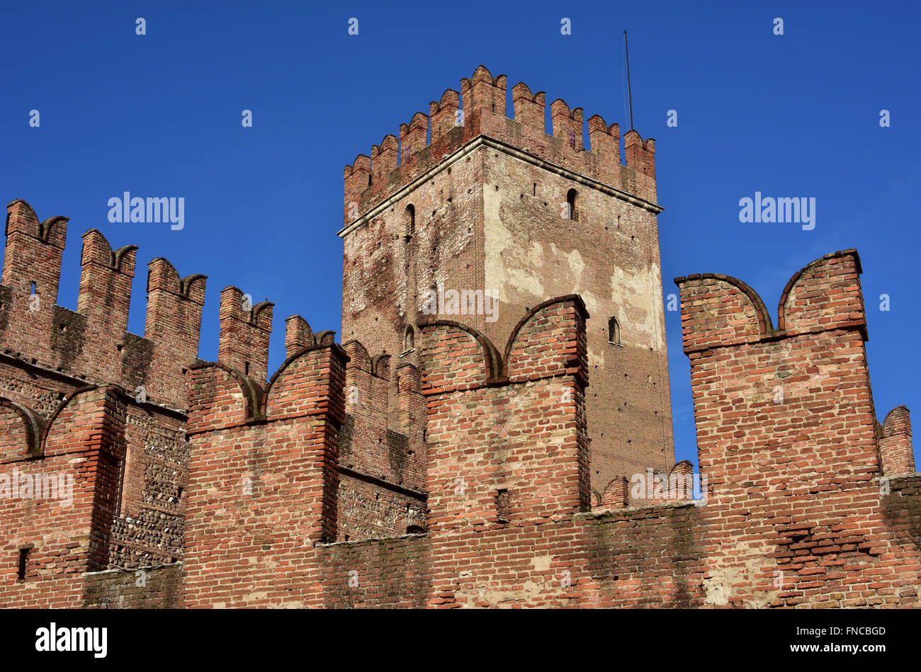 Castelvecchio mantenere e merli ghibellini nel centro di Verona Foto Stock