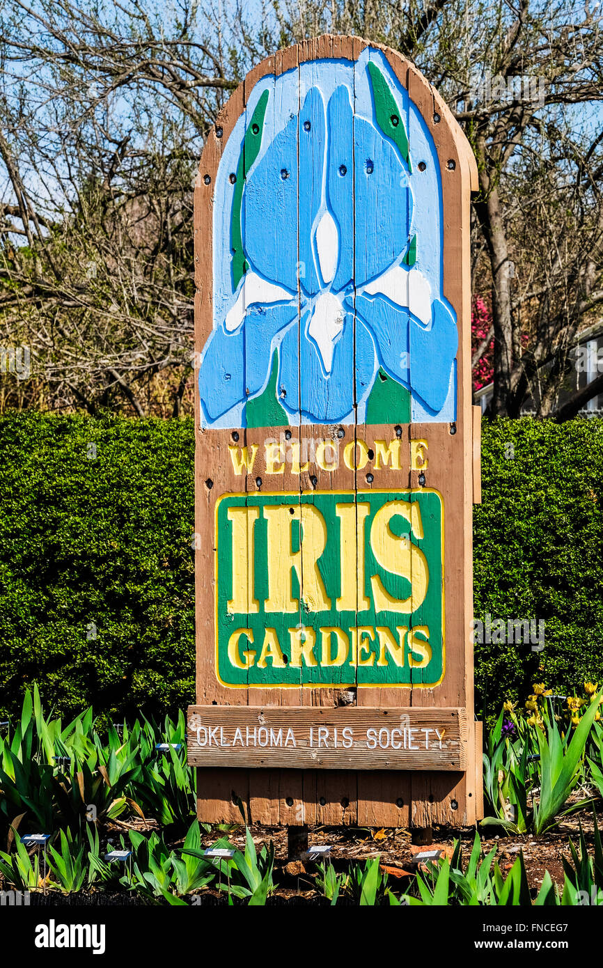 Un segno pubblicità l'Oklahoma Società Iris, Iris giardini in Oklahoma City, Oklahoma, Stati Uniti d'America. Foto Stock